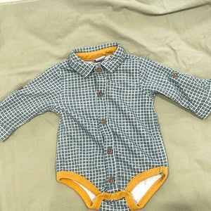 Green button down shirt 3/6